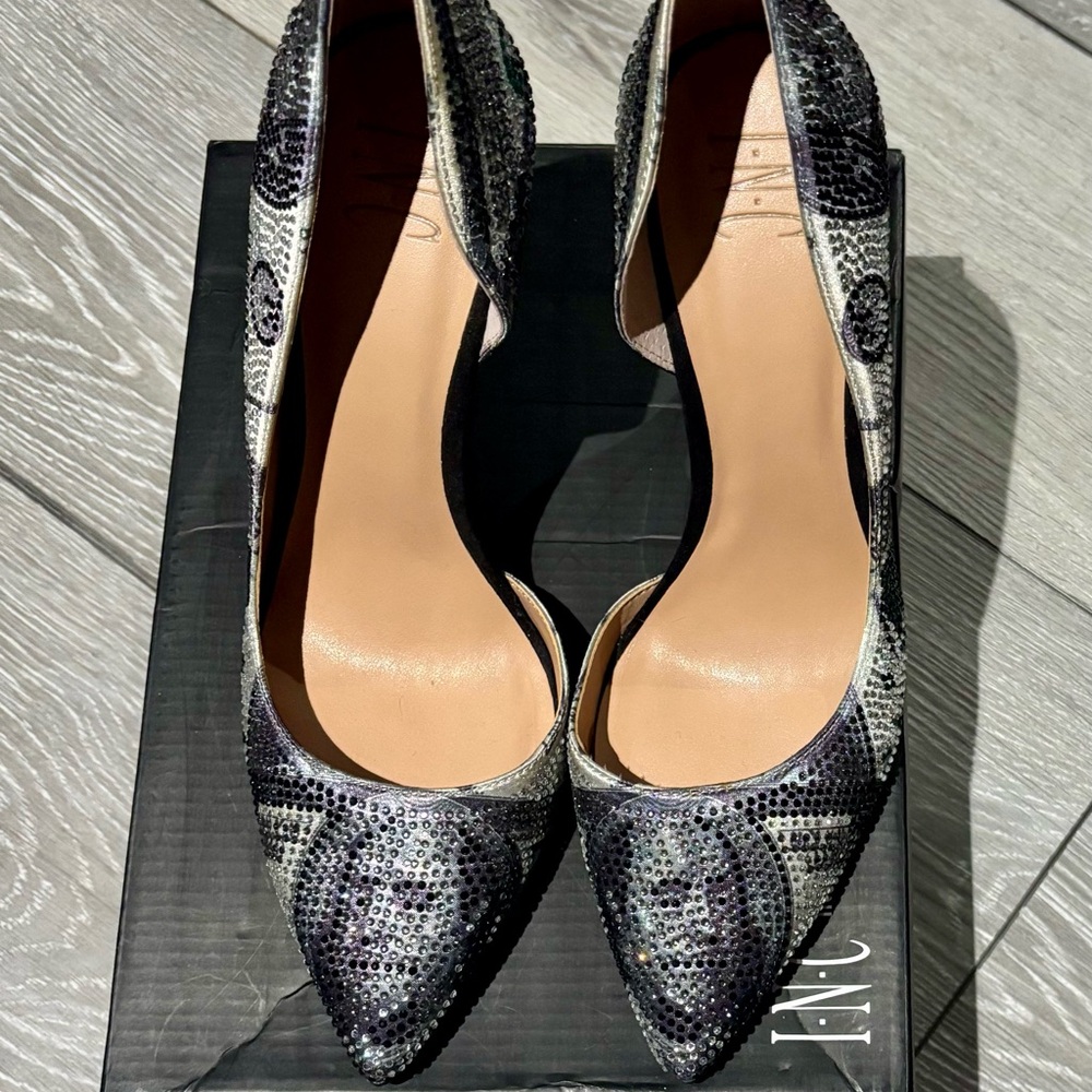 INC KENJAY 19 F MONEY SEQUIN HEELS 4 inch and they are a  8.5 M